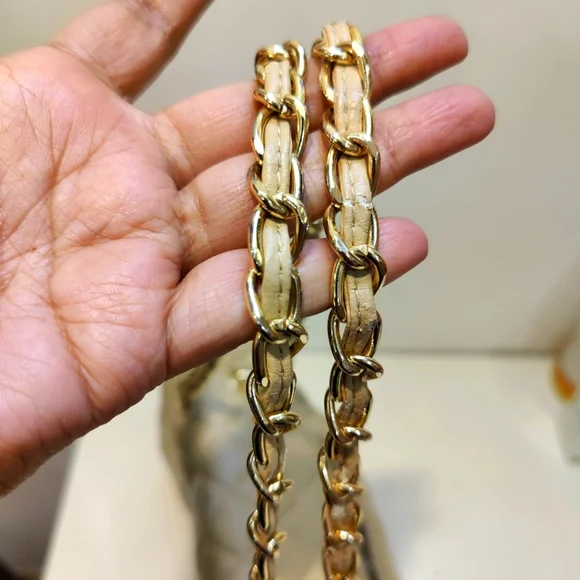 CHANEL Caviar Beige Jumbo Gold Hardware - Preloved - Picture 5 of 16